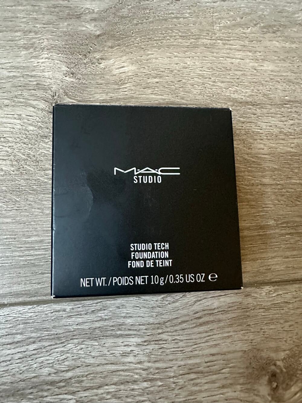 MAC Studio Tech Foundation NW45 - Discontinued
